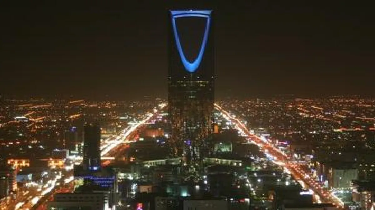Iran Strikes Saudi Capital, Qatar Gas Plant in Escalating Gulf