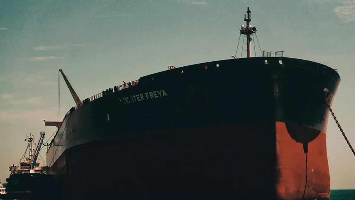 Oil prices surge past $118 on Hormuz shipping crisis