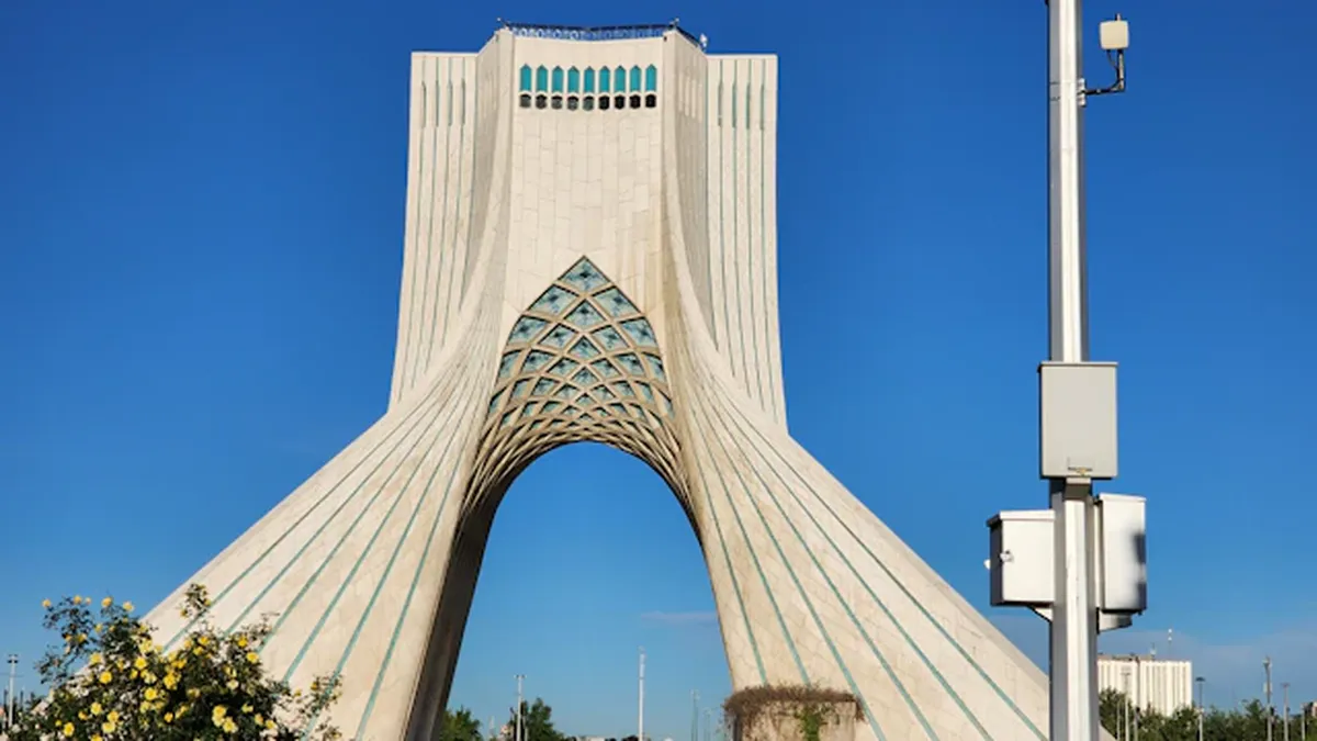 Trump Iran Ultimatum Tests 'Escalate to De-escalate'