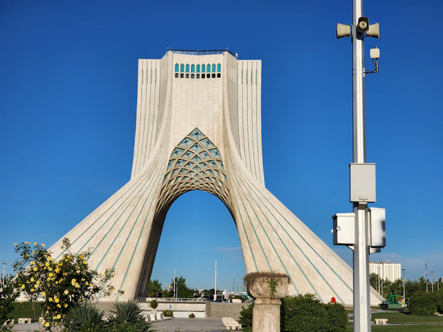 Trump Iran Ultimatum Tests 'Escalate to De-escalate'