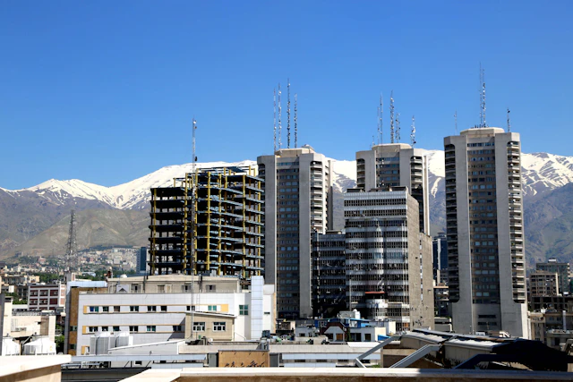 Iran strikes persist as Trump diplomacy claims falter